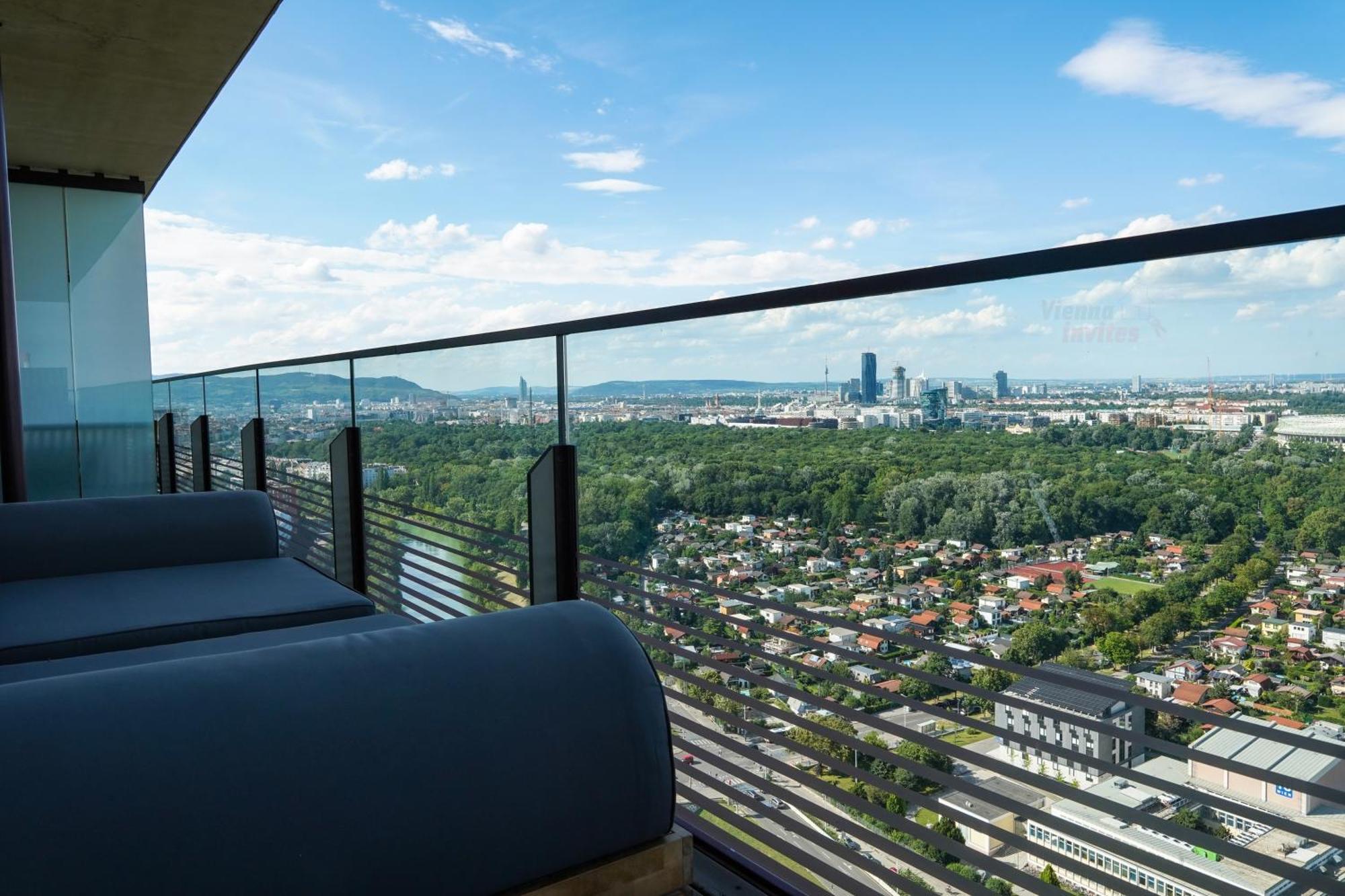 Triiiple 7Heaven - Amazing View On Top Floor With Rooftop Pool Wina Bagian luar foto